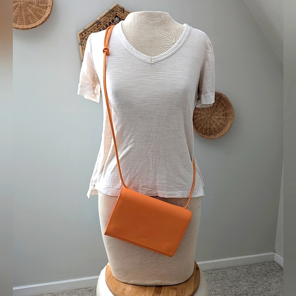 Baggu Bright Orange Compact Fine Grain Leather Purse - Picture 5 of 15